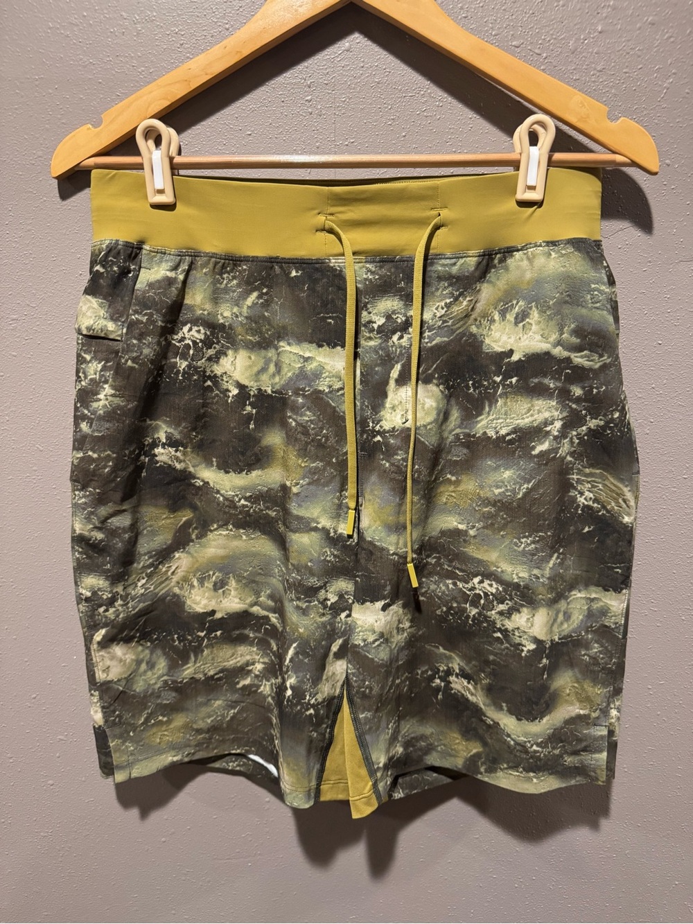 Men’s Lululemon T.H.E. Linerless Shorts 9"